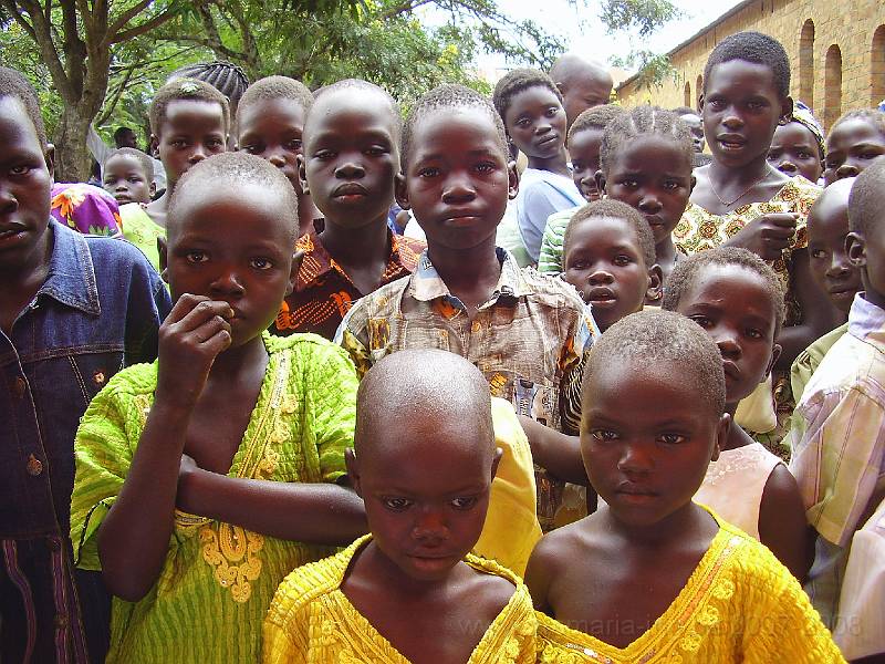 0201 Massa op de priesterwijding Mahagi.JPG